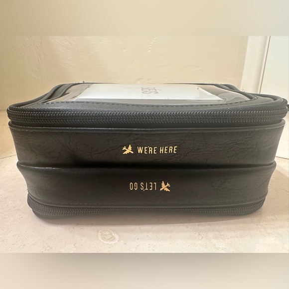 BEIS The On The Go Essential Case in Black - Picture 9 of 11